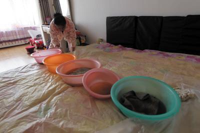 珙县楼上漏水，住户失联，小区没物管，业主维权难！律师来支招……
